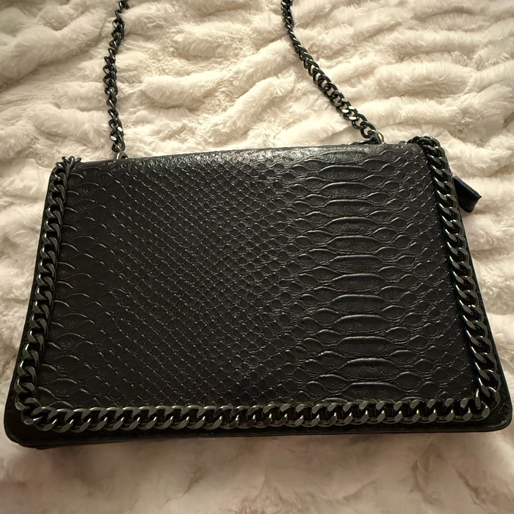 Elegant Black Chain-Trimmed Women's Bag